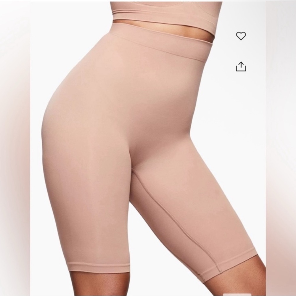 SKIMS everyday sculpt above the knee short in clay